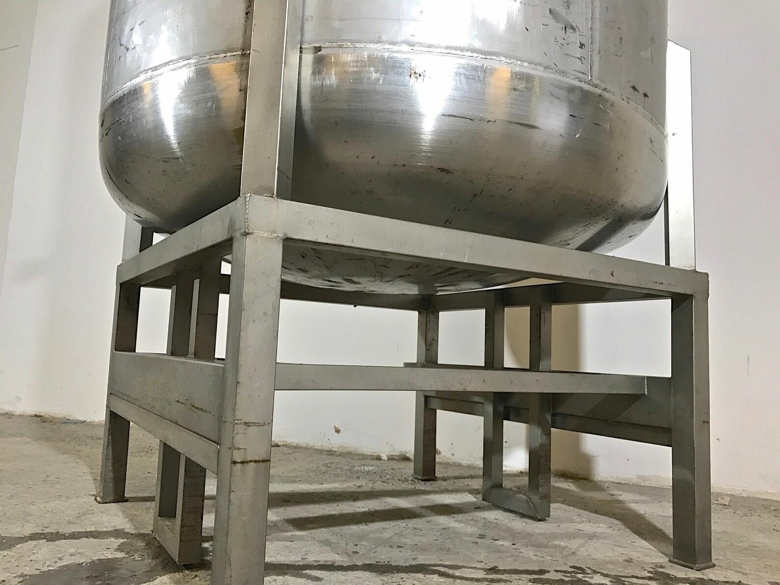Cuve de stockage cylindrique verticale - de 700 L
