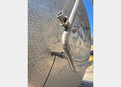 Cuve Inox cylindrique verticale - sur pieds de 30 000 litres