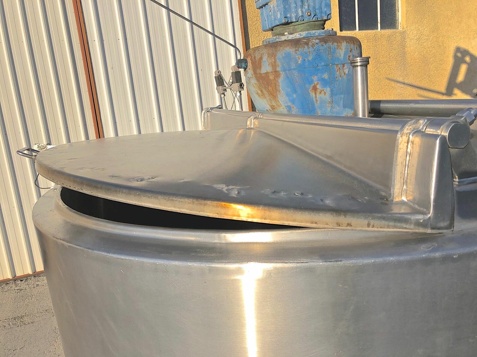 Cuve inox agitée isolée - Volume : 2500 litres