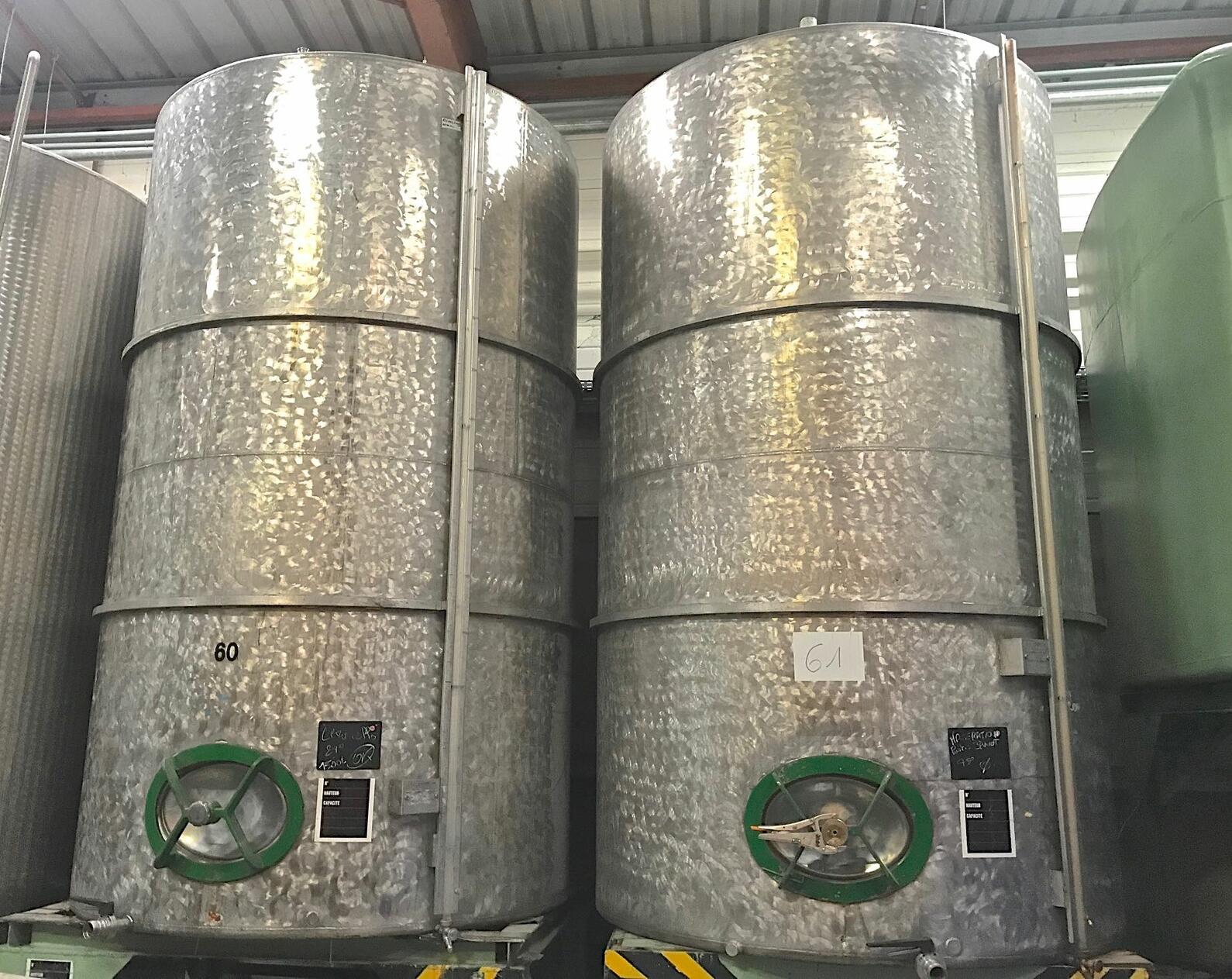 Cuve INOX cylindrique verticale - Volume : 8.000 litres (80hls)