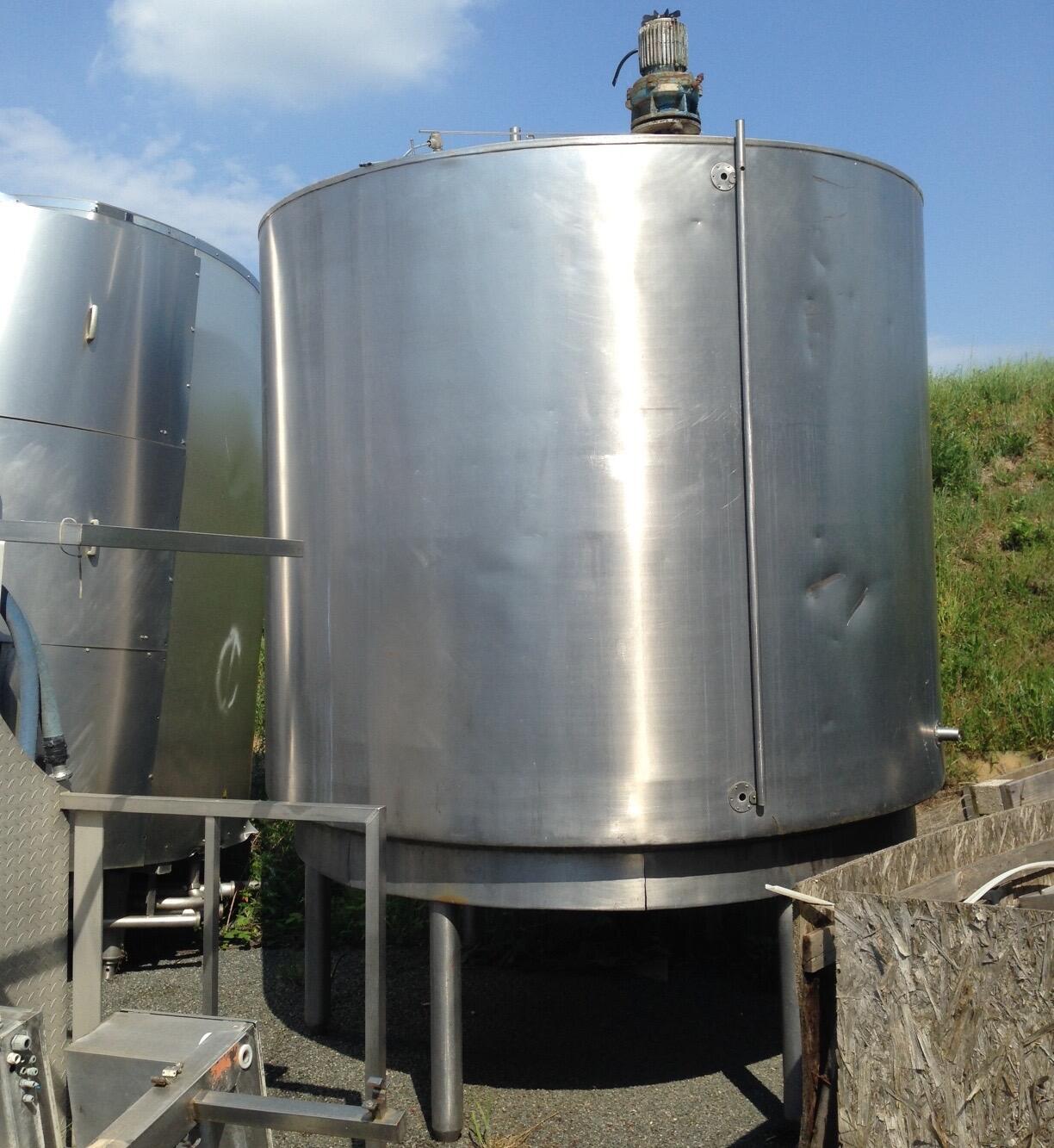 Cuve inox cylindrique agitée isolée - Volume : 7500 litres