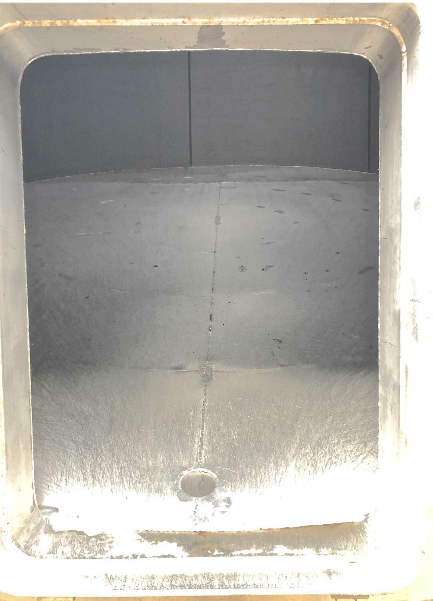 Cuve de stockage inox 304 - Volume : 260 hectos (26000 litres)