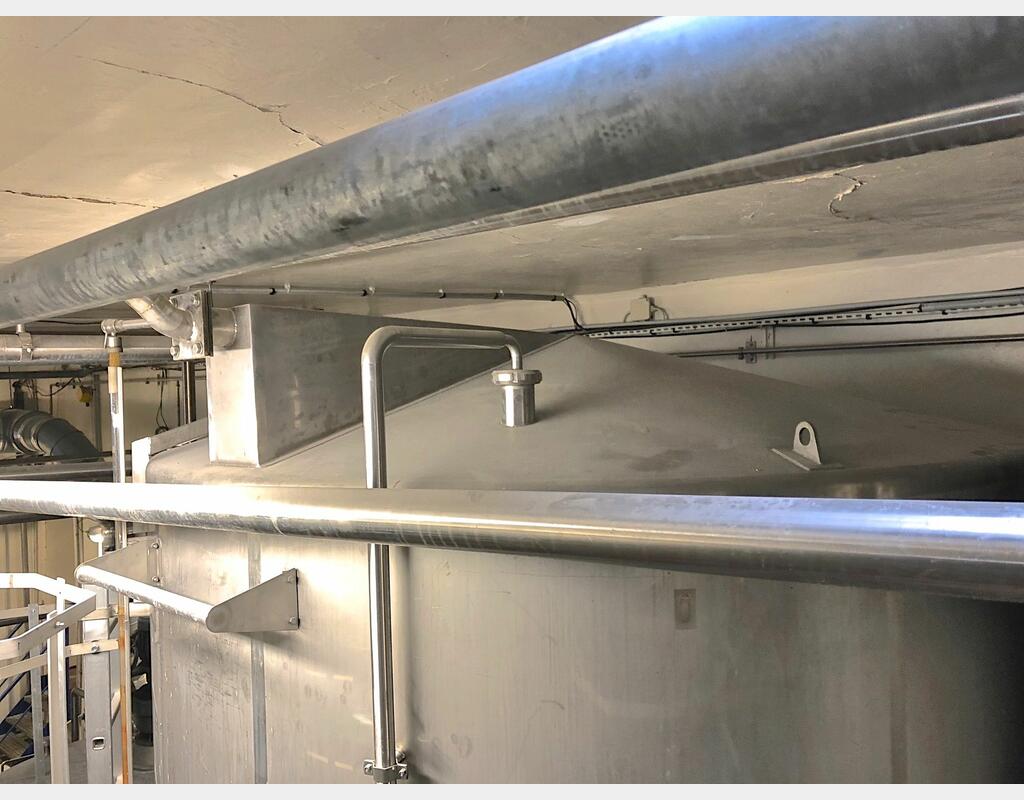 Cuve inox fond conique sur pieds - Volume : 25.500 litres
