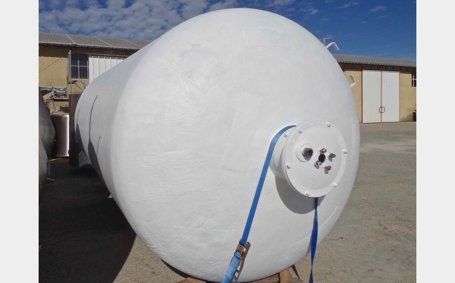 Cuve fibre fond plat Volume : 25 000 litres (250 hls)