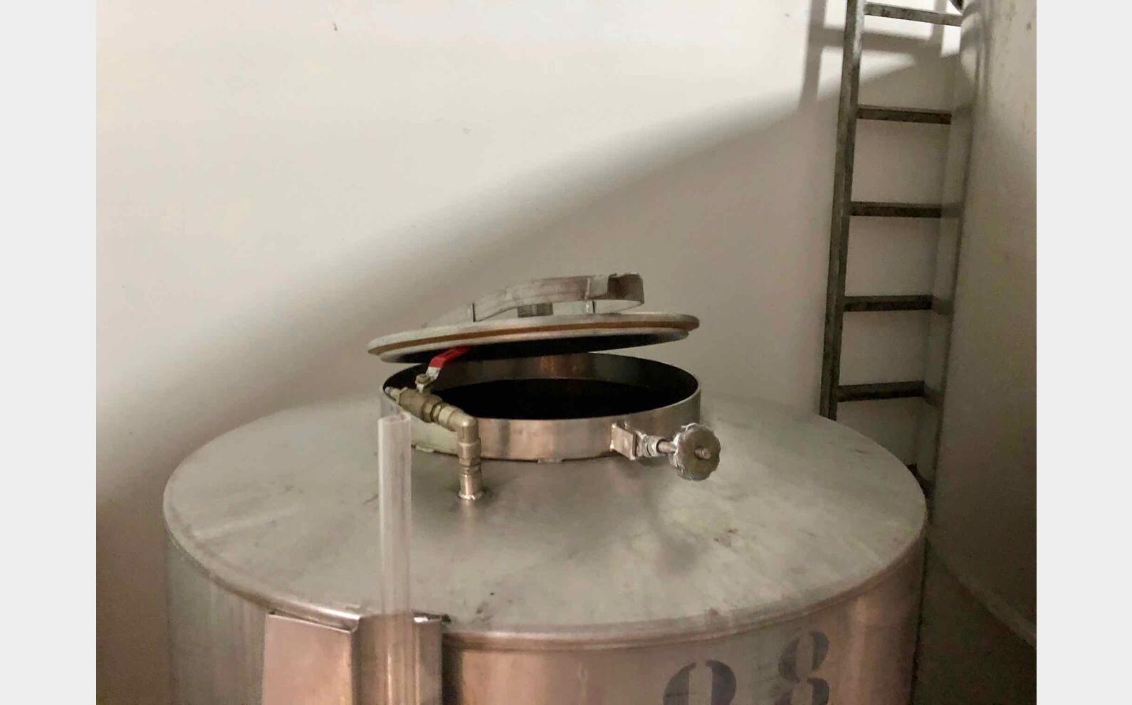 Cuve inox verticale sur pieds