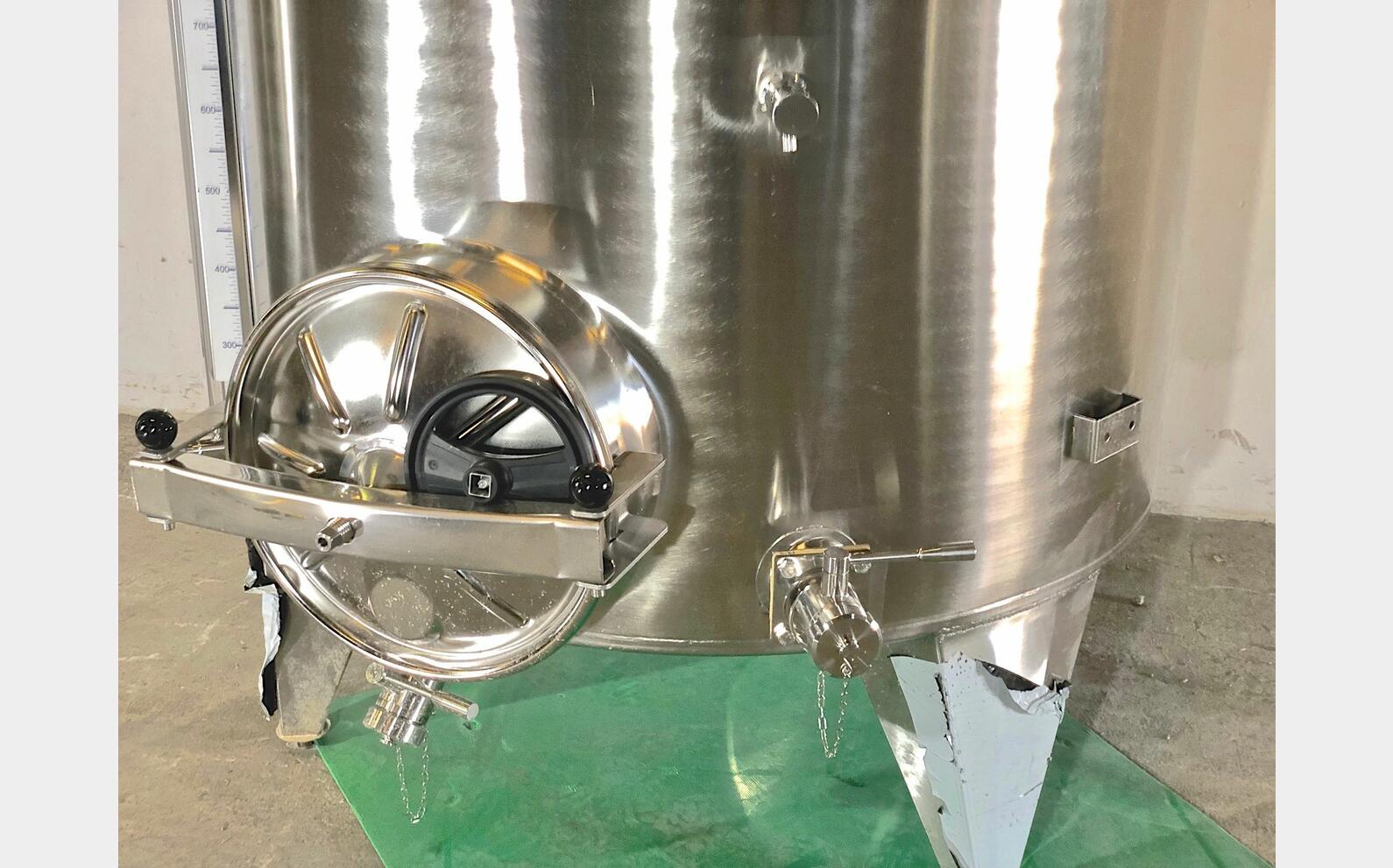 Cuve Inox chapeau flottant de 28 hls MATERIEL NEUF Volume : 2800 litres (28 hls)