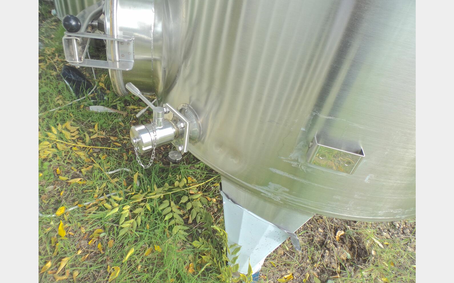 Cuve Inox chapeau flottant de 28 hls MATERIEL NEUF Volume : 2800 litres (28 hls)