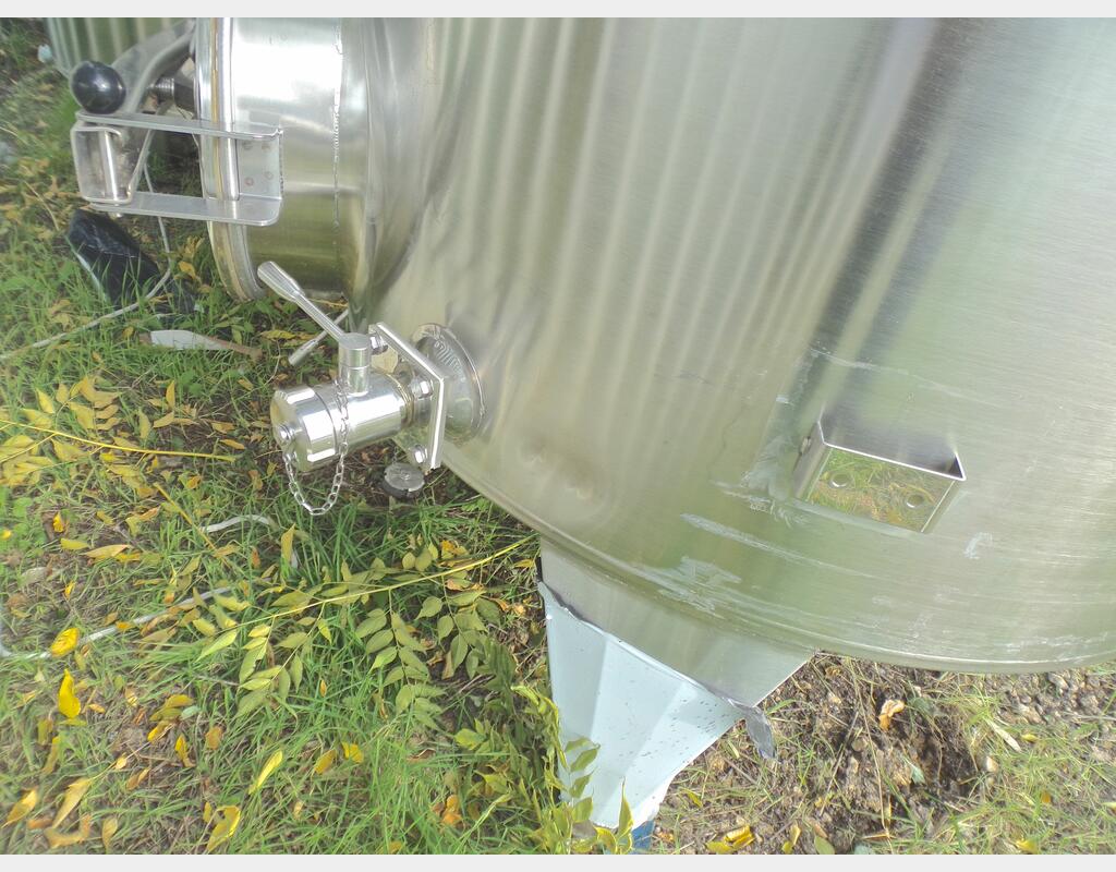 Cuve INOX 304 chapeau flottant - Fond bombé sur pieds