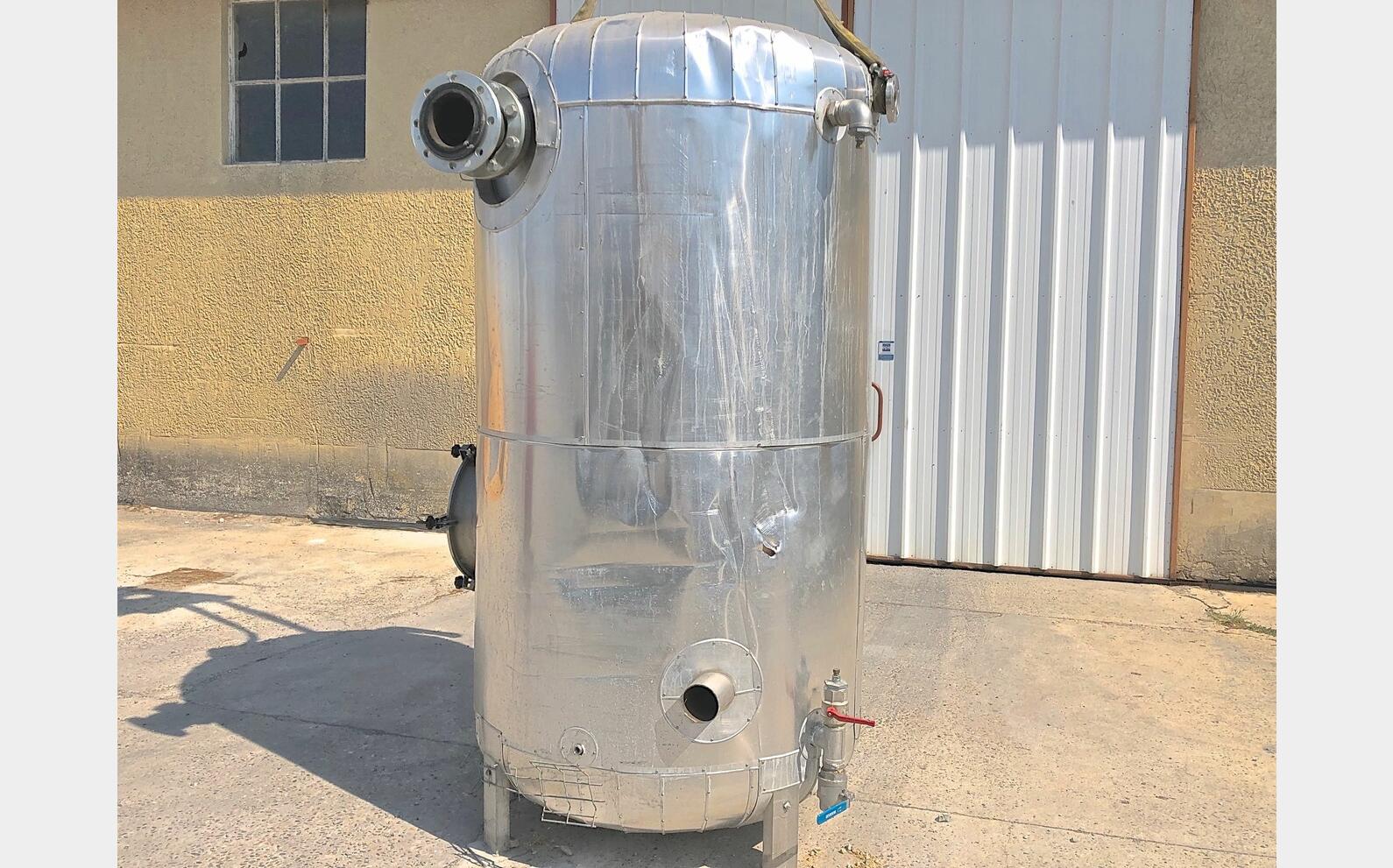 Insulated stainless steel storage tank