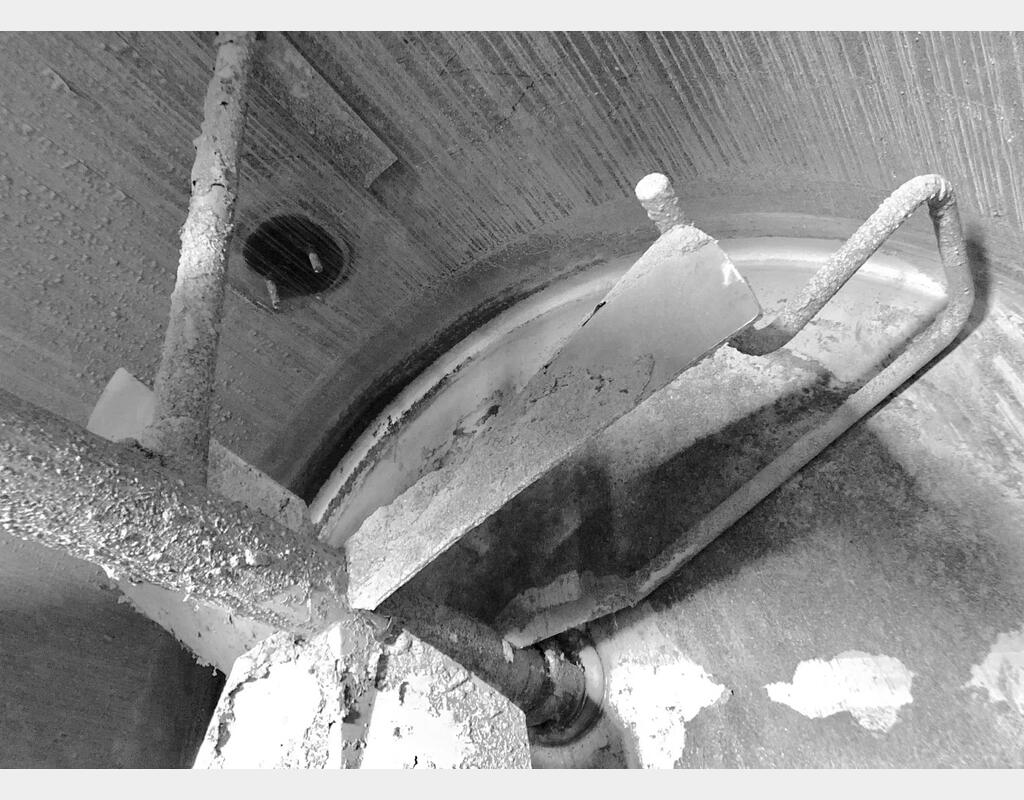 Insulated stainless steel mixing tank