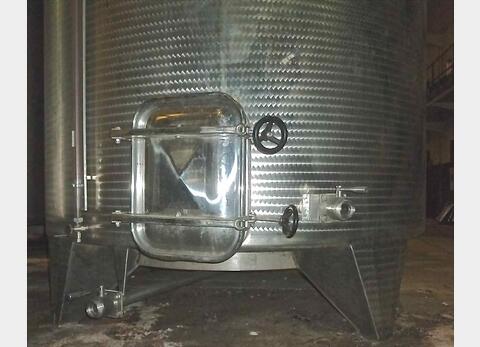 Cuve inox ferm&eacute;e sur pieds