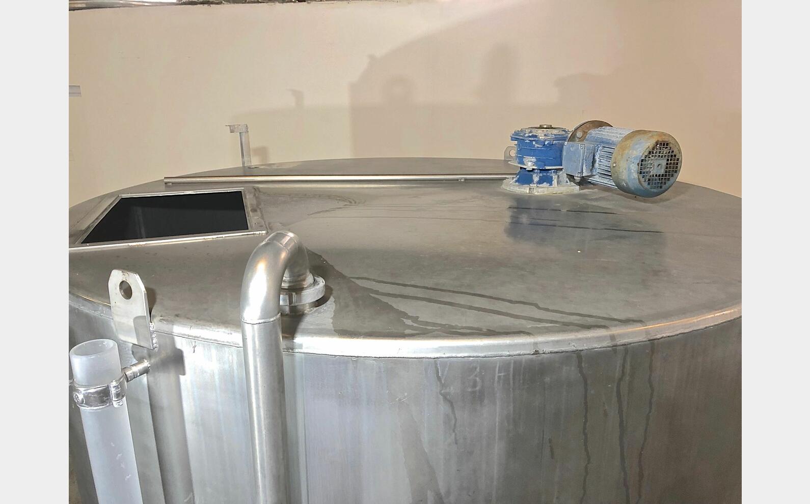 Cuve m&eacute;lange inox