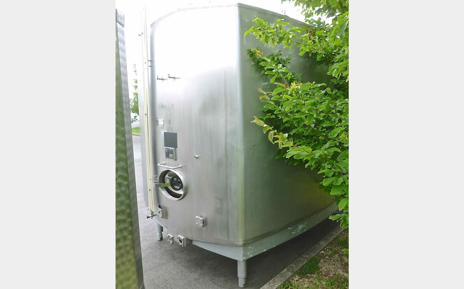 Cuve inox sur pieds de 132 hls Marque : GOAVEC