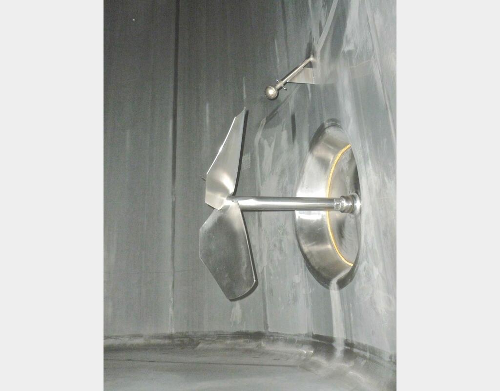 Cuve inox cylindrique verticale agitée - isolée fond plat capacité 1000 hls