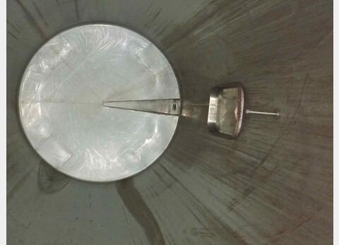 Cuve inox ferm&eacute;e sur pieds