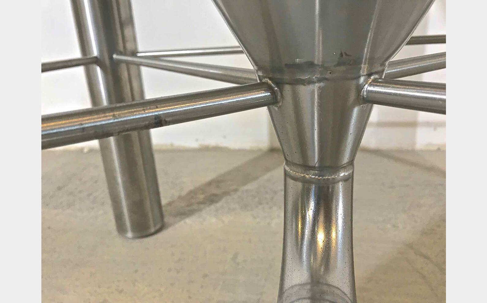 Cuve ferm&eacute;e sur pieds cylindro conique MATERIEL NEUF