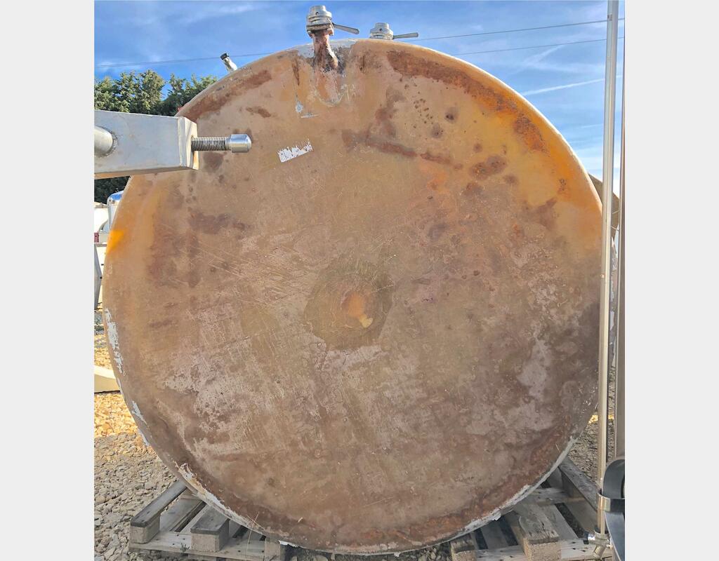 Cuve fibre fond plat sur chassis - Volume : 11 100 litres (111 HL)