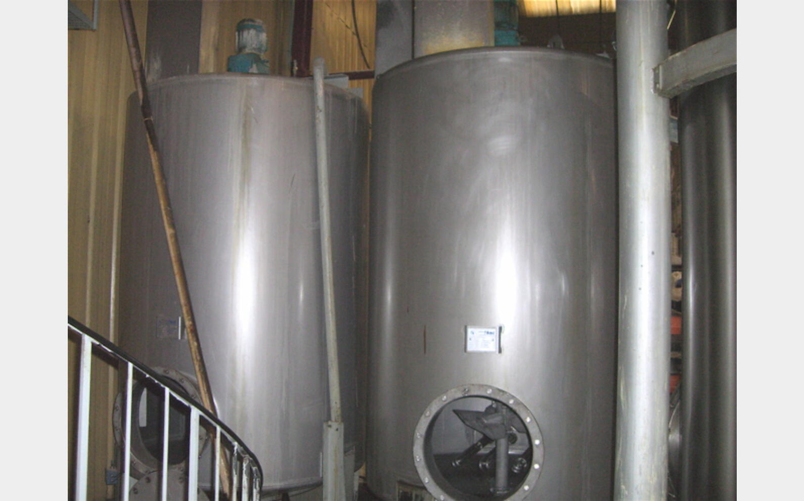 cuve INOX 304 L de 5000 litres marque : FILLAUD. Ann&eacute;e : 2000 Volume : 5.000 litres