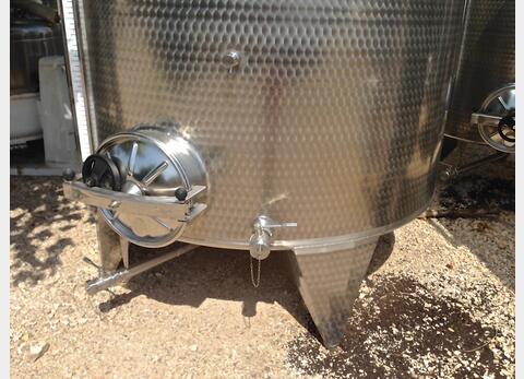 cuve INOX ferm&eacute;e sur pieds de 5500 litres MATERIEL NEUF