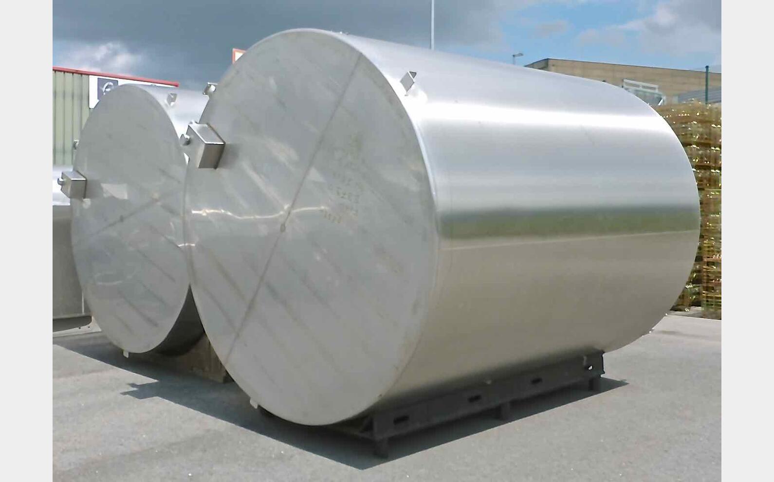 Cuve inox sur pieds de 138 hls
