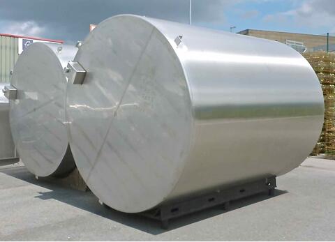 Cuve inox sur pieds de 138 hls