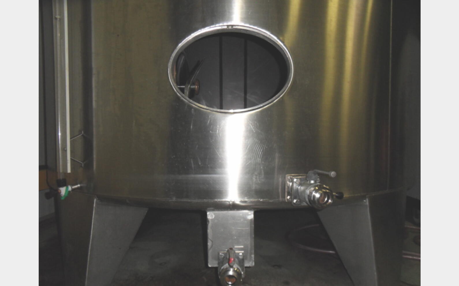 Cuve inox cylindrique verticale