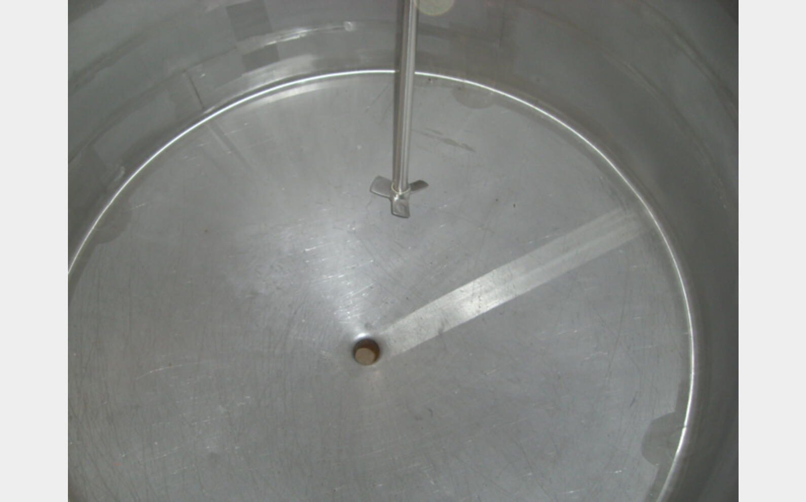 Cuve inox 316L agit&eacute;e, r&eacute;chauff&eacute; Cuve agit&eacute;e, circuit coquill&eacute;, mobile