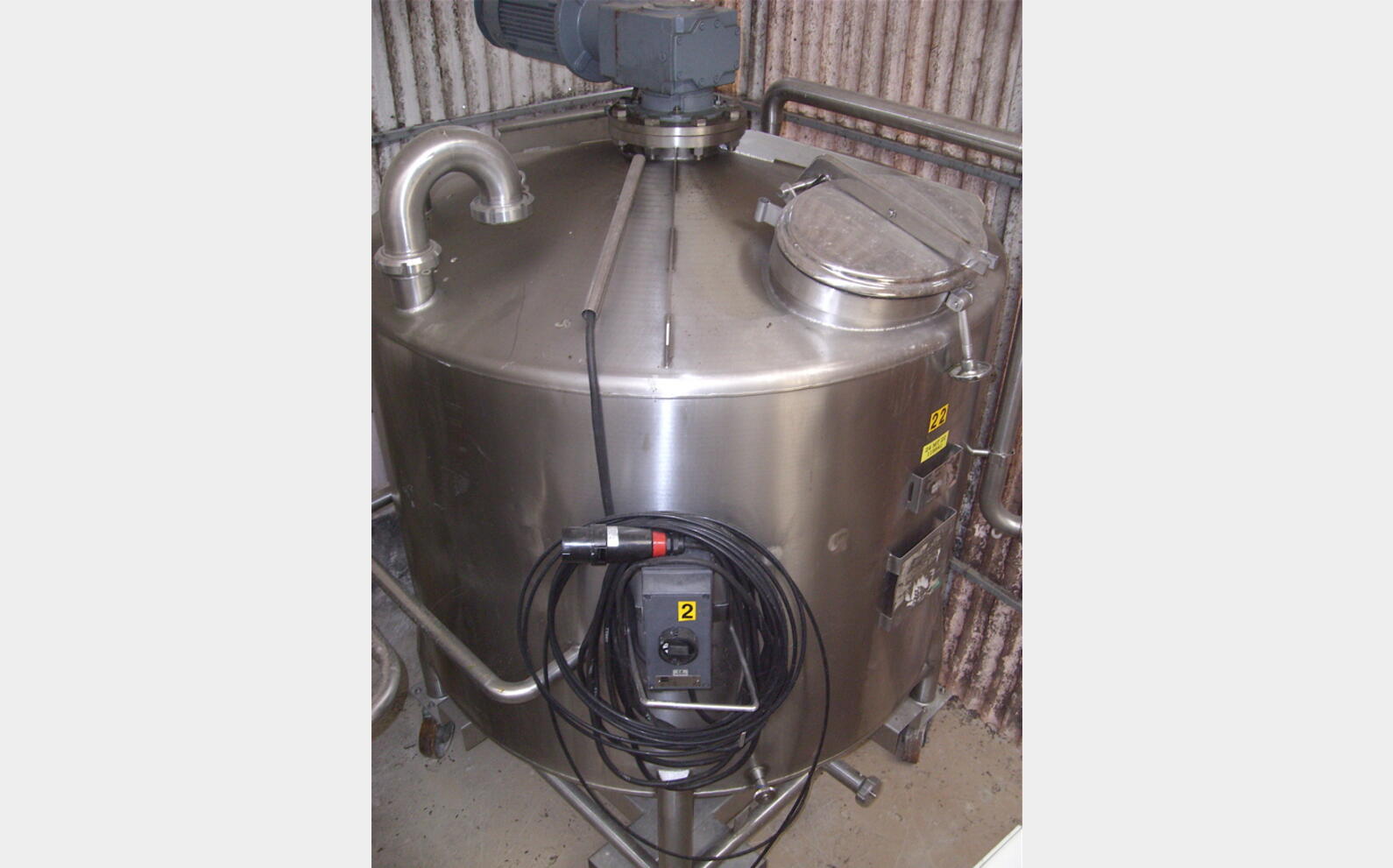 Cuve inox 316L agit&eacute;e de 1.500 litres Cuve agit&eacute;e , mobile