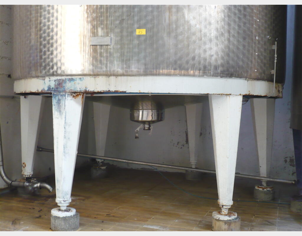 cuve de mélange INOX 304 de 22 m3  - cylindrique verticale sur pieds