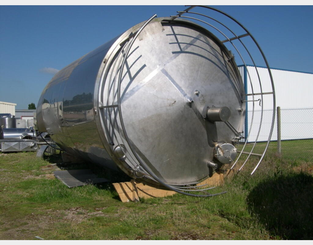 Cuve de stockage INOX 304 - Isolée , agitée , 73.000 litres .