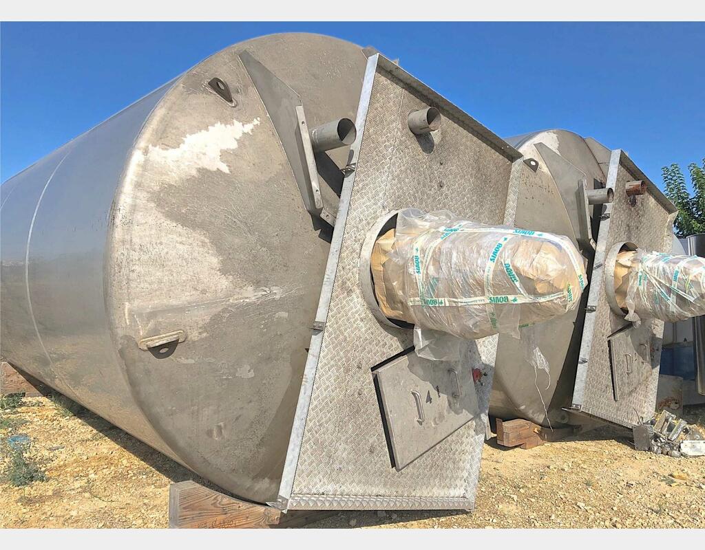 Insulated stainless steel mixing tank