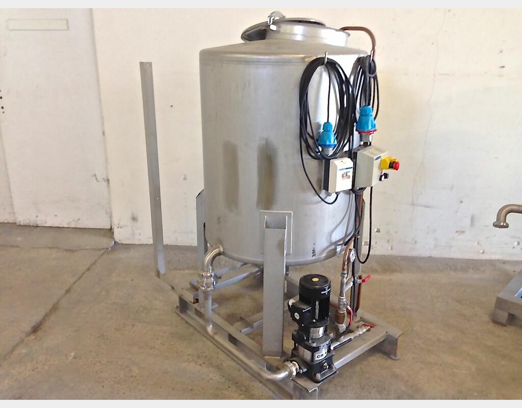 Cuve de stockage INOX avec pompe Volume : 400 litres