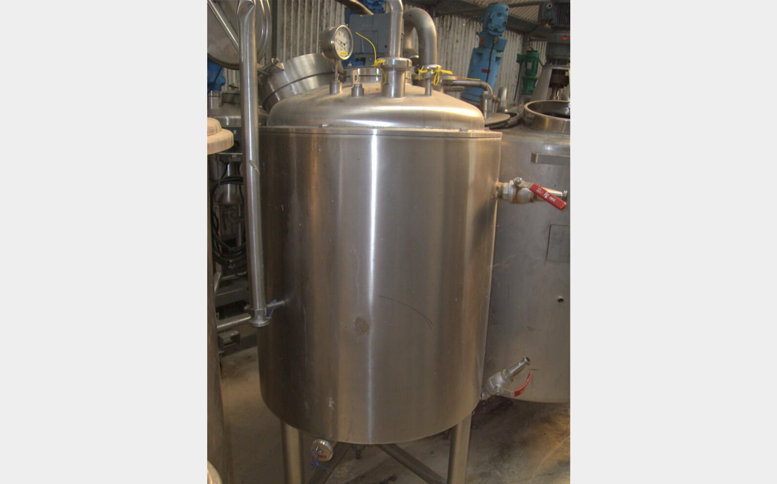 Cuve inox 316L agit&eacute;e, isol&eacute;e, r&eacute;chauf&eacute;&eacute;e