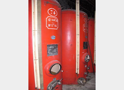 Cuve de stockage Provenance : agroalimentaire (vin rouge) Fond bomb&eacute; sur jupe. 8000 litres