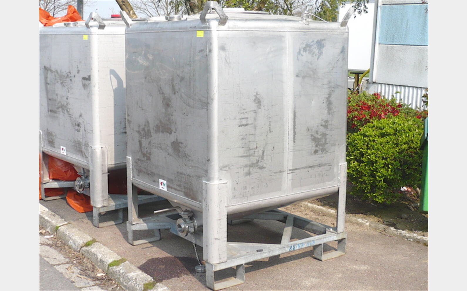 conteneur type RAPS agit&eacute; INOX 304 Volume : 1.650 litres INOX 304 LAF-2B (25/10). Marque TMC