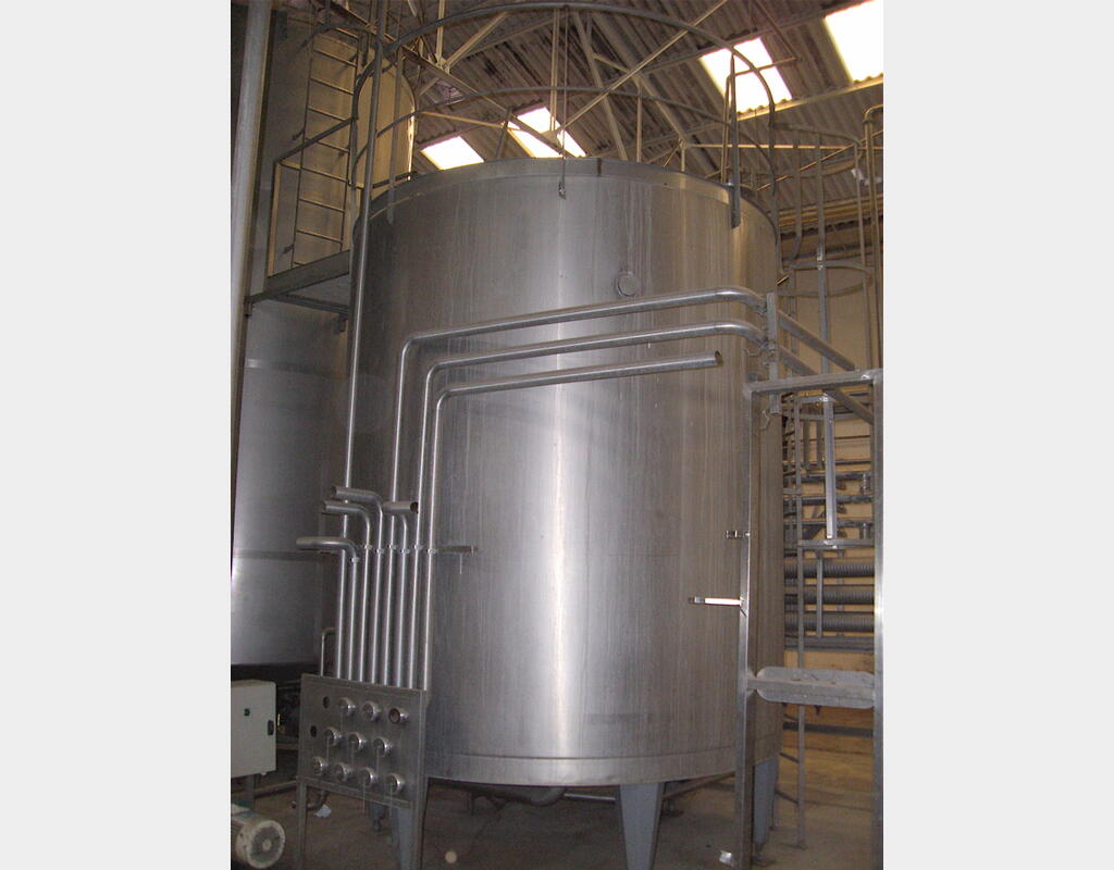Cuve de stockage verticale de 20 m3 - INOX 304, agitée