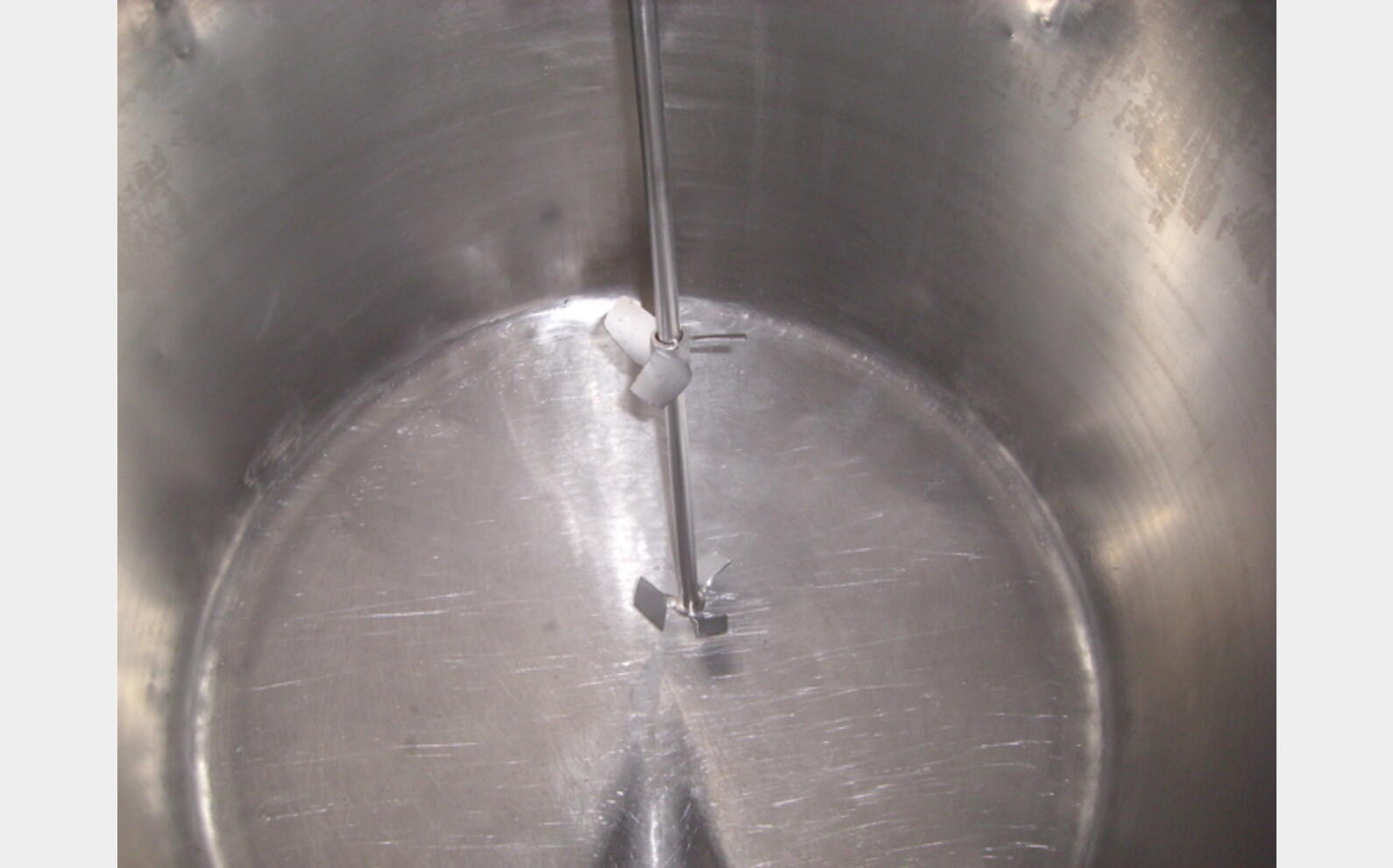 1 cuve inox 316L agit&eacute;e de 316 litres