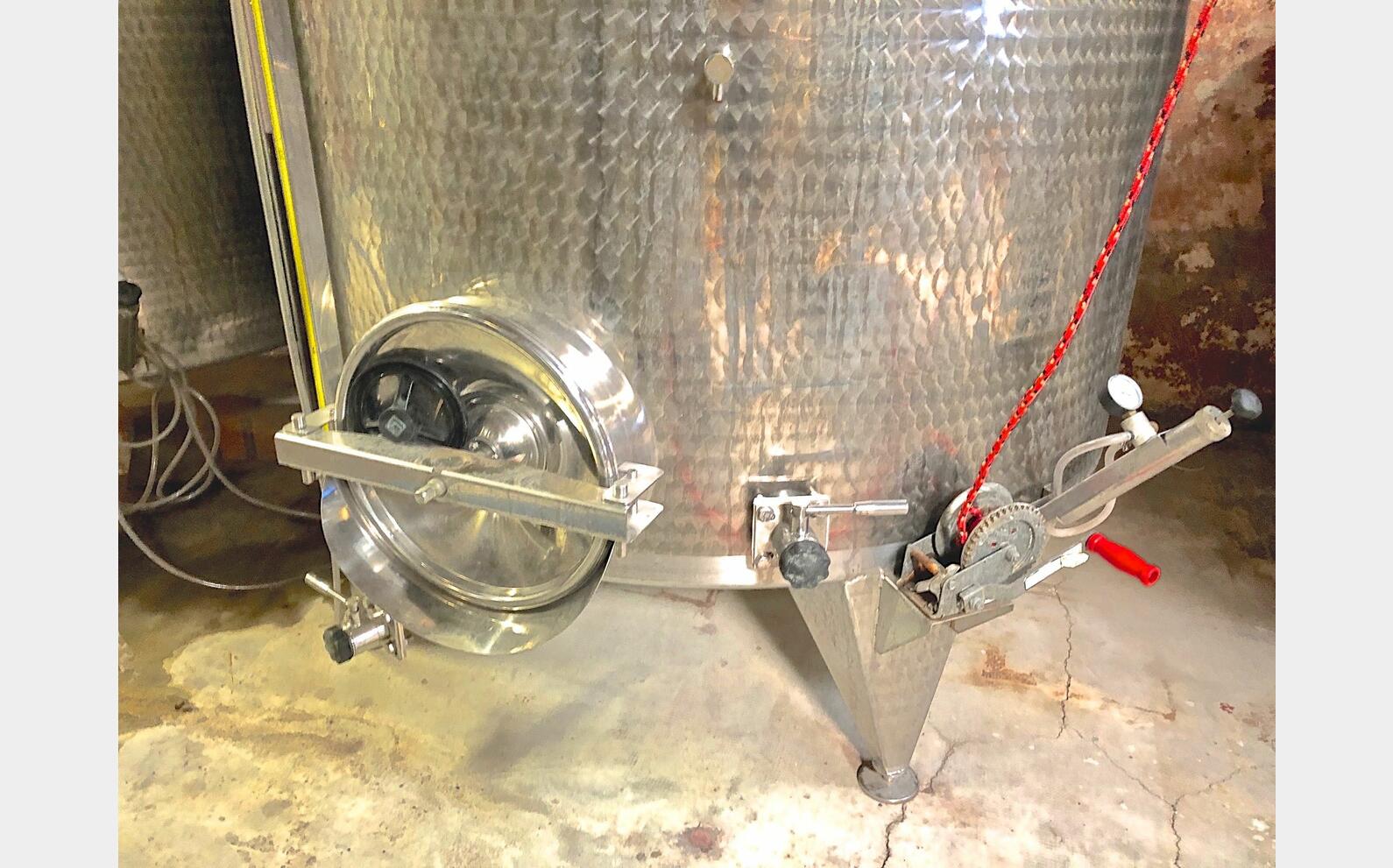Cuve inox chapeau flottant CST19 Volume : 50 hectos (5000 litres)