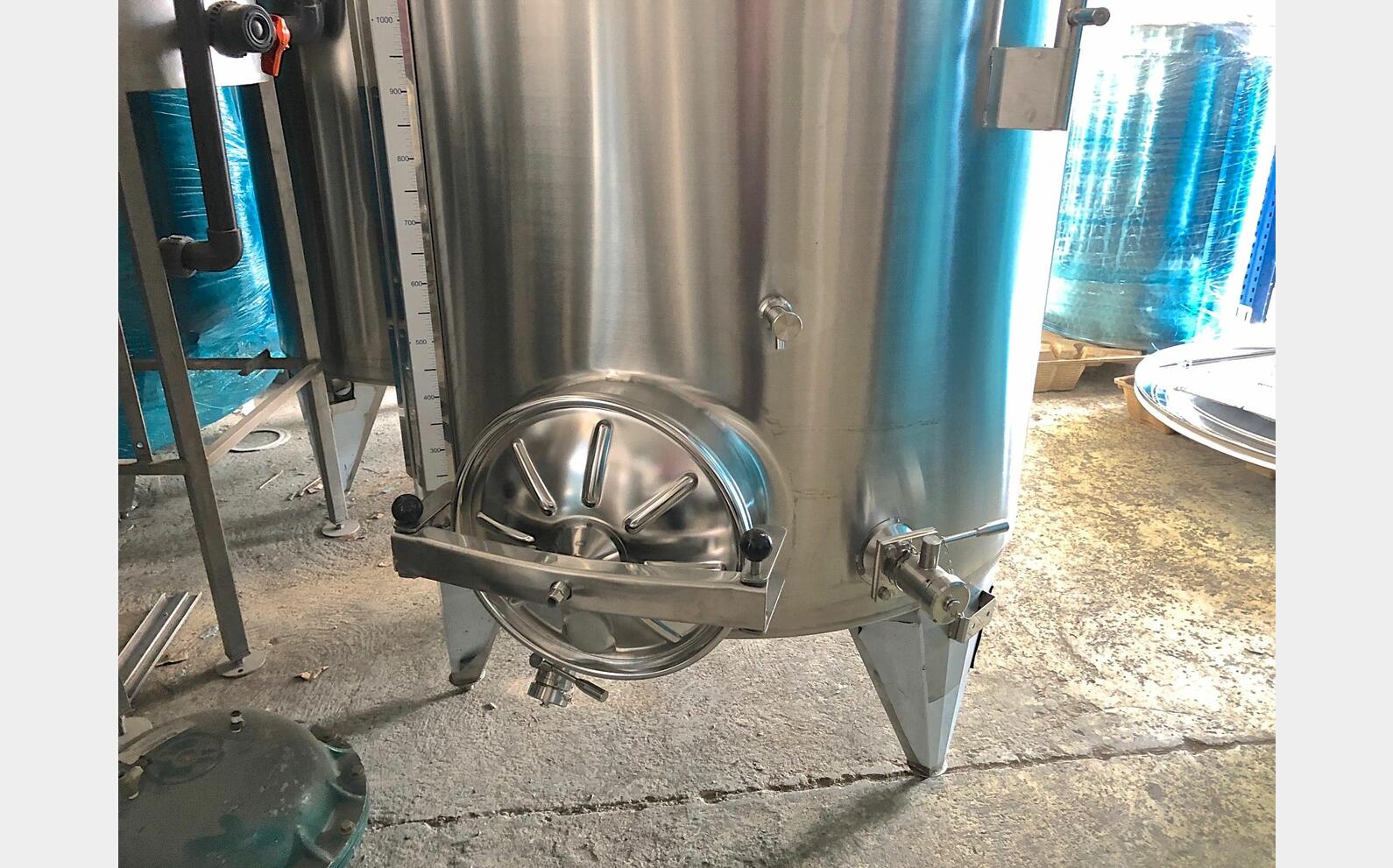 Cuve Inox chapeau flottant de 28 hls Volume : 2800 litres (28 hls)