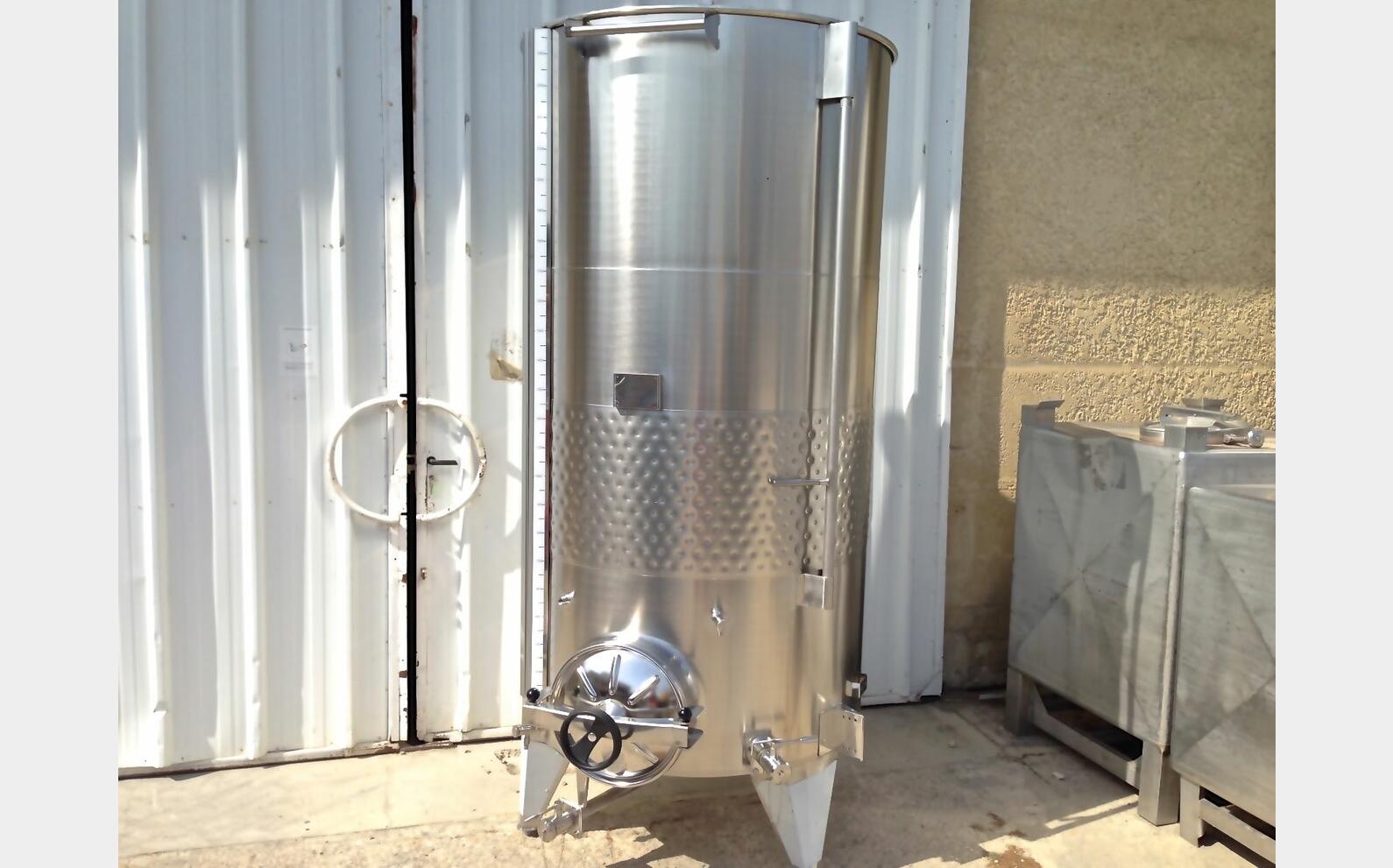 Cuve Inox chapeau flottant de 25 hls MATERIEL NEUF Volume : 2500 litres (25 hls)