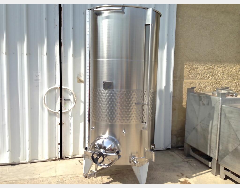 Cuve Inox chapeau flottant de 25 hls MATERIEL NEUF Volume : 2500 litres (25 hls)