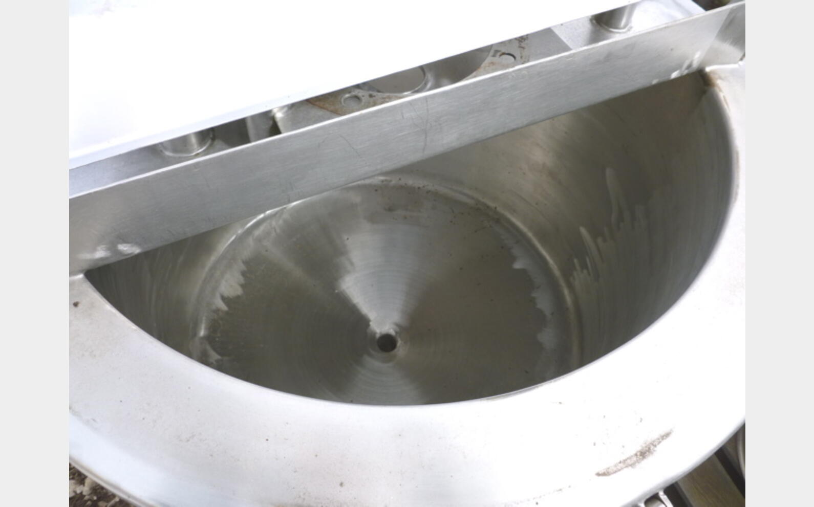cuve stockage circulation forc&eacute;e Volume : 180 litres