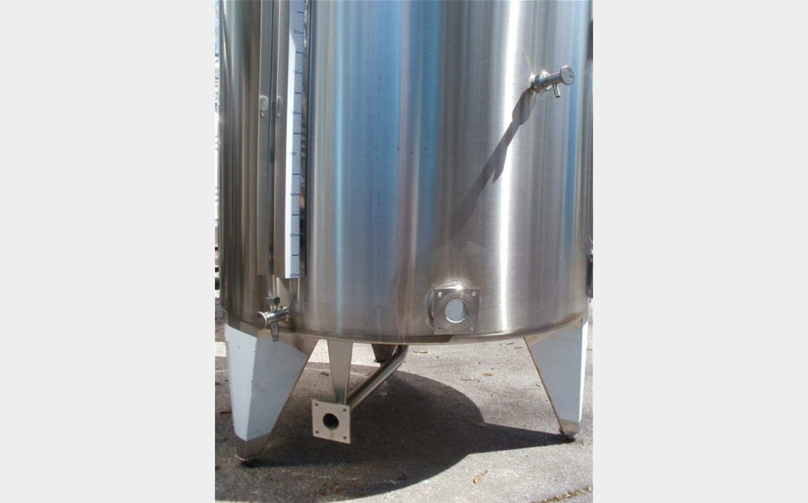 Cuve Inox chapeau flottant de 25 hls MATERIEL NEUF Volume : 2500 litres (25 hls)