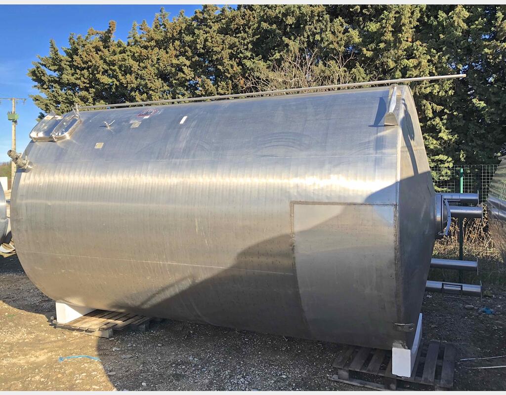 Cuve inox ferm&eacute;e sur pieds