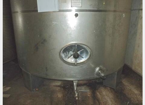 Cuve inox fermée sur pieds - Volume : de 207 hls (20 700 litres)