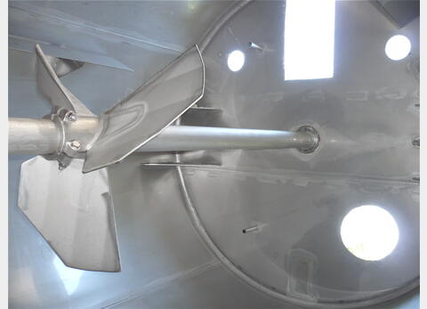 cuve INOX 304 L de 5000 litres marque : FILLAUD. Ann&eacute;e : 2000 Volume : 5.000 litres