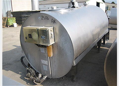 Tank &agrave; lait 2080 litres Groupe de froid et agitation .