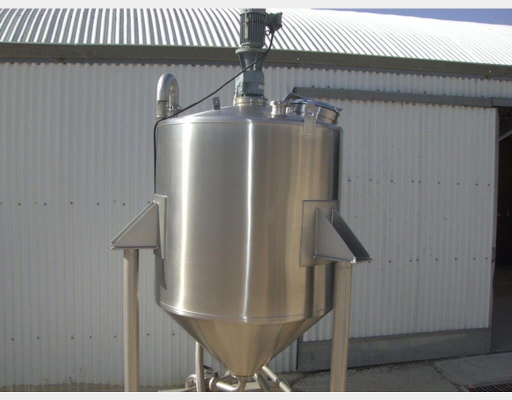 Cuve inox 316L agit&eacute;e de 1000 litres