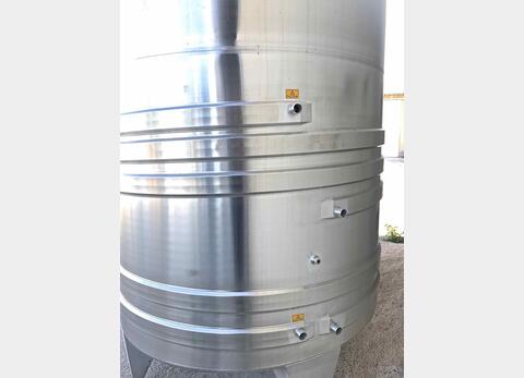 cuve INOX ferm&eacute;e sur pieds de 5300 litres MATERIEL NEUF