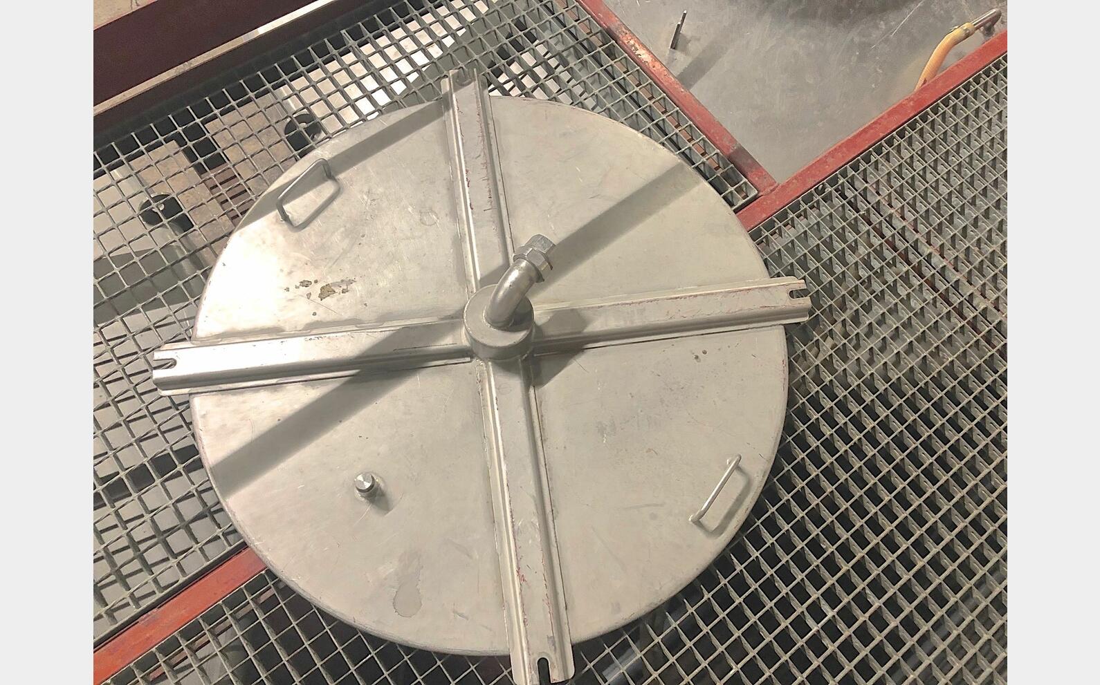 Cuve inox avec drapeaux Marque : ALFA LAVAL